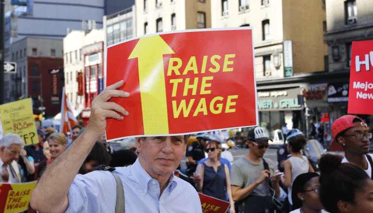 protestors-with-raise-the-minimum-wage-signs