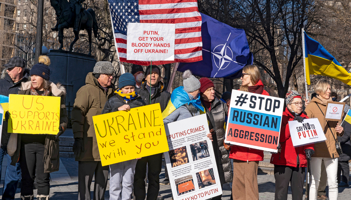 Protestors-for-Russian-attack