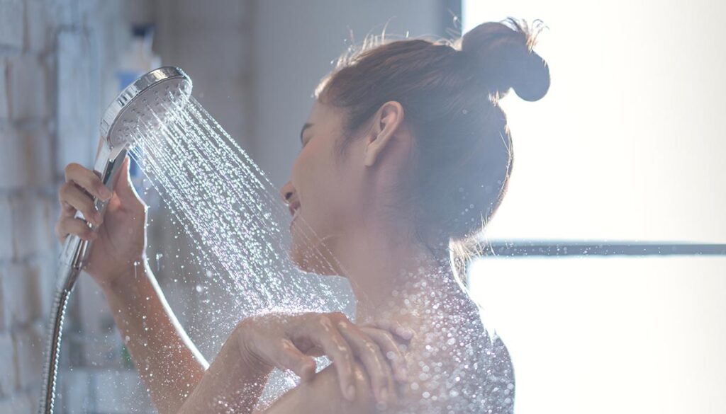 Doctors Warn People to Stop Urinating in the Shower NOW, Here's Why Breaking News Brief